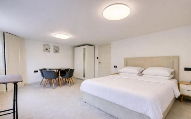 Stylish 2BR Apartment in Leicester Square