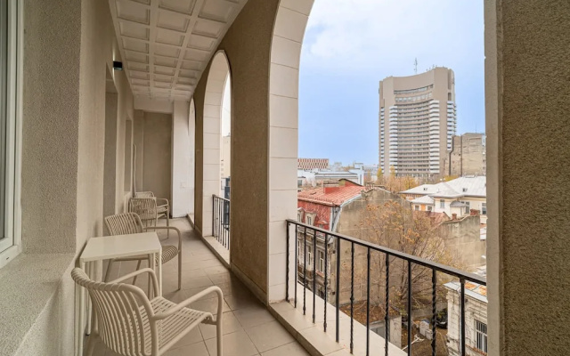 Loggia Luxe 5BR Living in Universitatii Area