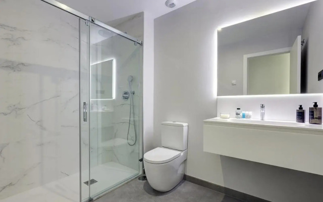 Brand New, Elegant Three Bed Apartment