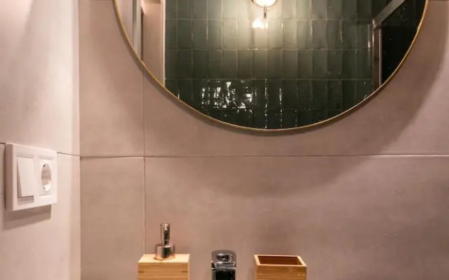 Alfalfa Center Apartment
