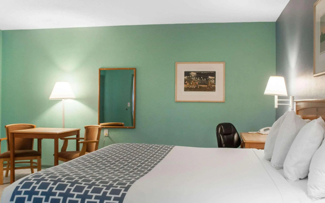 Econo Lodge South