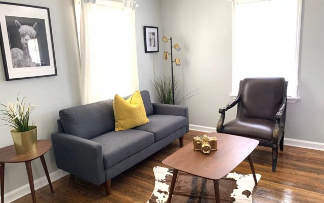 Cozy family-style Buckhead Bungalow