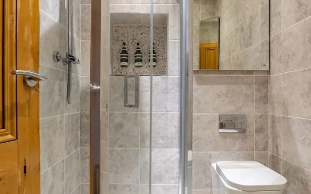 Highland Holburn Apartment