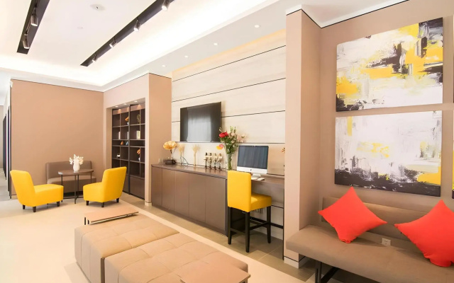 Homeinn Plus Hotel (Shanghai Dishui Lake Port City New World)