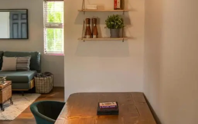 No 33 Stylish and Modern 1 Bed Apartment