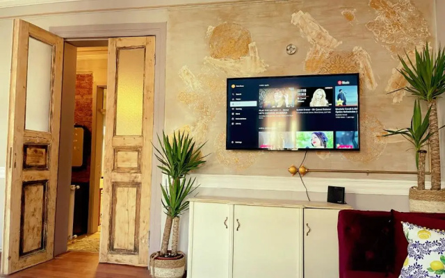 all building/5floors/ garden in balat