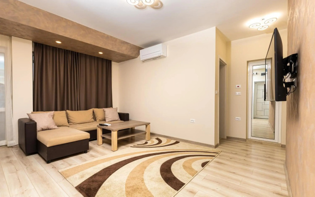 Sunny 1BD Apartment in OLD TOWN