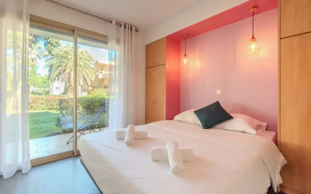 Les 15 Pins & La Mer -  Riviera Escape Apartments with Pool & Garden