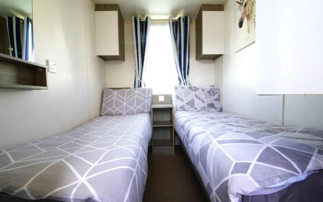 Lovely 2-bed Static Caravan in Rhyl