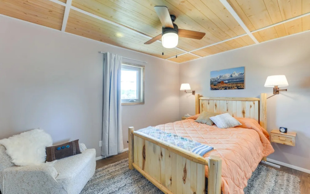 Family-friendly Lander Home Rental: Yard, Patio!