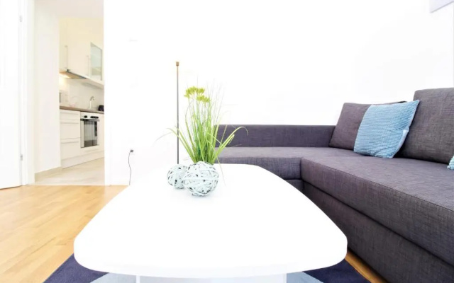 MARINE: Newly renovated 2nd district apartment