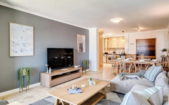 Camps Bay Seaside Beach View Apartment Palm Bay