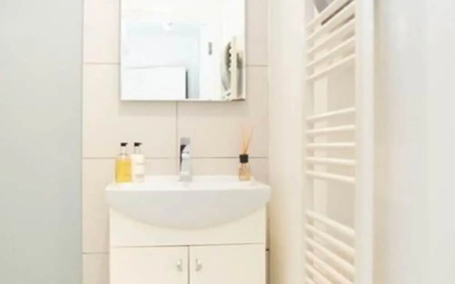 Cosy Holiday Home in Gloucester Near Robinswood Park