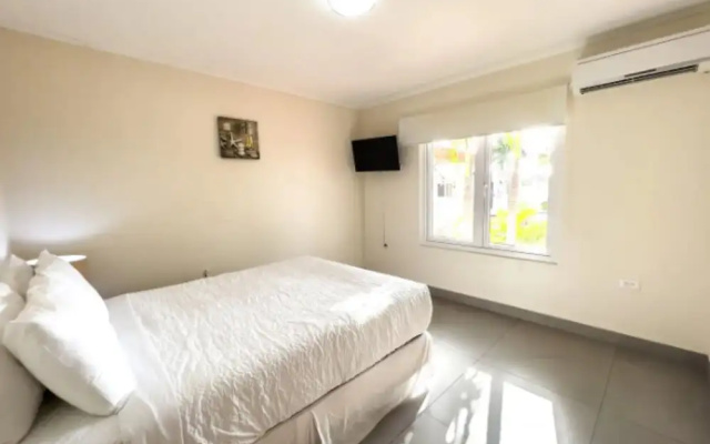 Spacious 6BR Villa w Pool Close2beach Sleeps 16