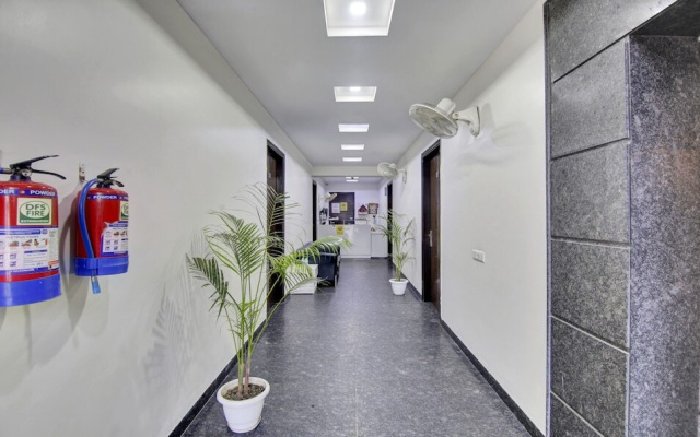 YOYO ROOMS NEAR SECTOR 16 METRO Noida