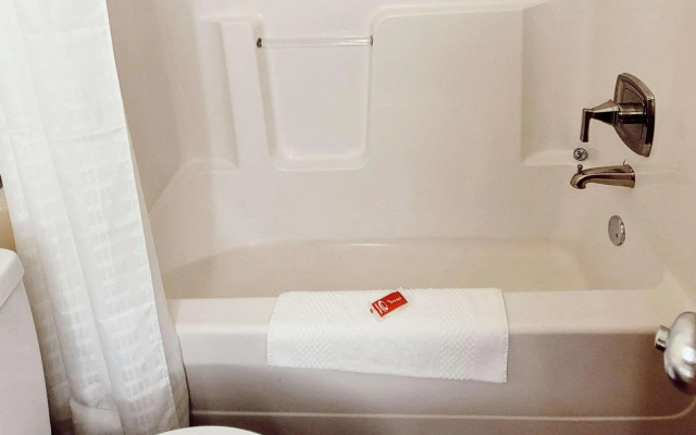 Econo Lodge Fargo - West Acres