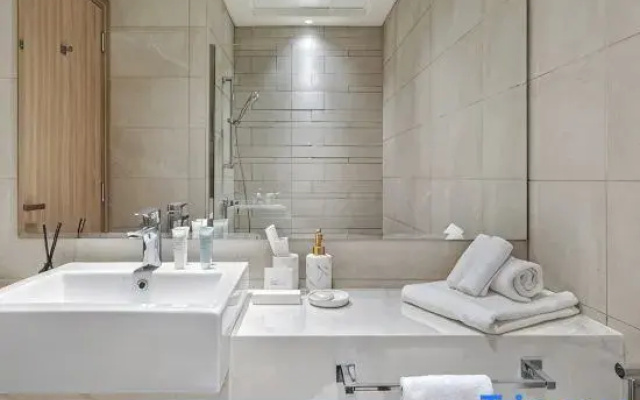 Cozy 1BR w/ Balcony Views Azizi Riviera, Meydan
