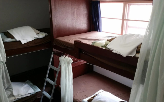 Guesthouse Base Okinawa - Hostel