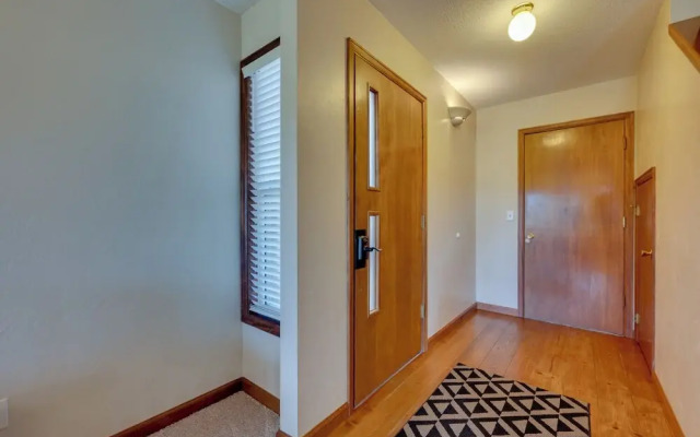 Loveland Townhome: Walkable to Lake & Park!