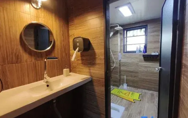 High Dimensions E-Sports Hotel