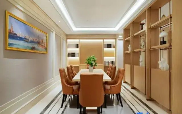 Vienna Hotel (Chaoyang Passenger Transport Center Youyi Street)