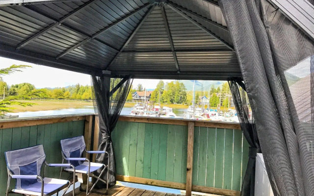 Canadian Princess Lodge & Marina