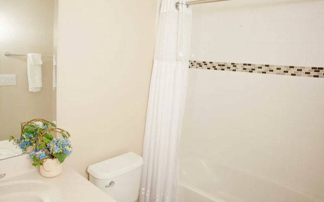OA24 Solterra 6Br Pool Home GRoom