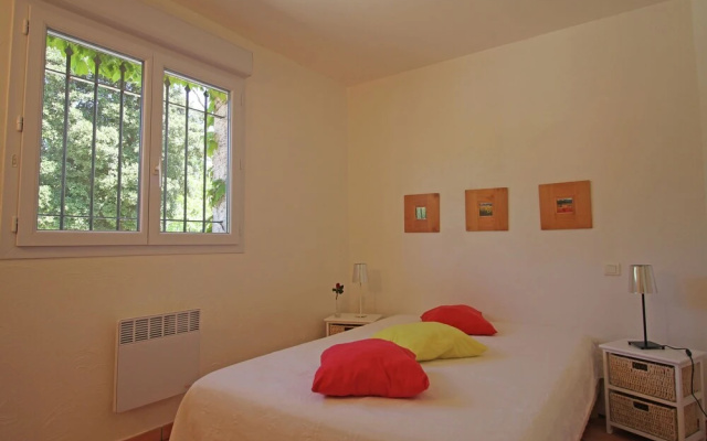 Gorgeous Villa in Bagnols-en-Foret with Swimming Pool