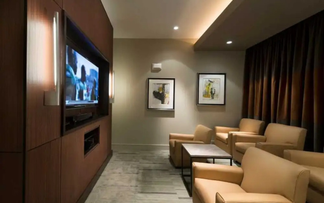 Global Luxury Suites at Toone Street