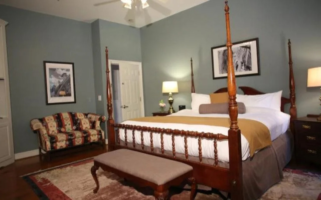 Stone Mountain Manor