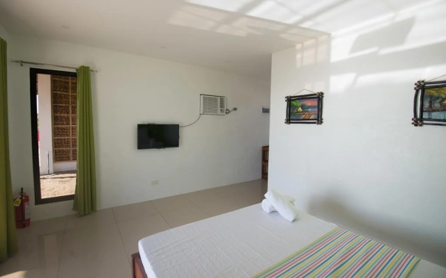 Footprints Beach Resort