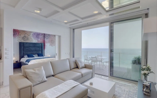 Luxury Apt Ocean Views in Tigne Point, With Pool