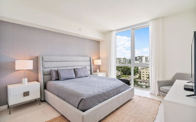 914 Tiffany House 1 Bedroom Condo by RedAwning