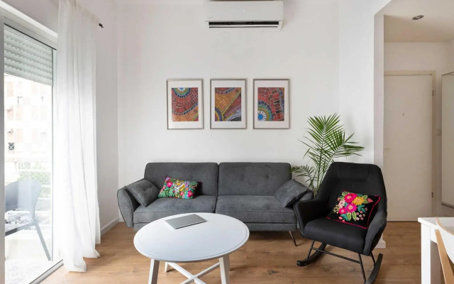 Cozy and Spacious by TLV2RENT