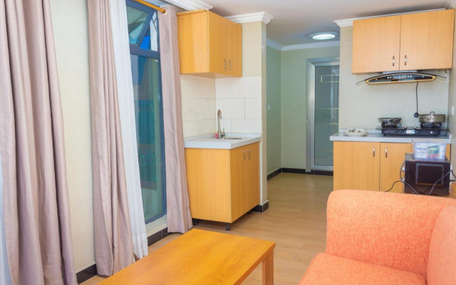 Tropical Plaza Apartments