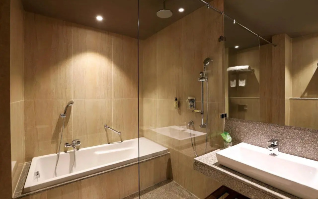 Lemon Tree Hotel, Sector 68, Sohna Road, Gurugram