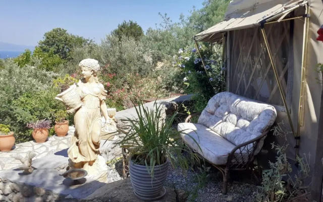 1-bed Yurt in Megali Mantinia With Sea Views!