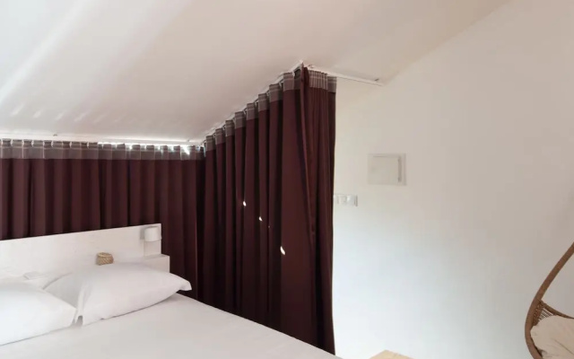 7 Gaia Roaster Apartments