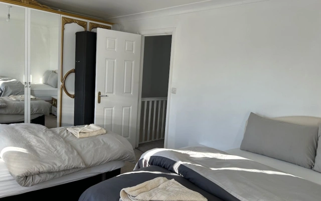 Romford Contractor / Family House