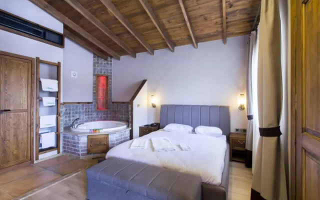 Luxurious Suits with Private Pool and Jacuzzi