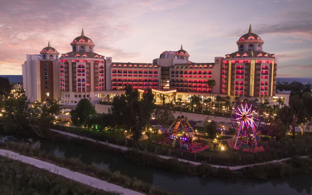Отель Delphin BE Grand Resort вид на фасад