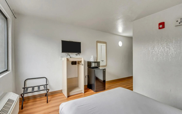 Motel 6 Ogden, UT- Downtown
