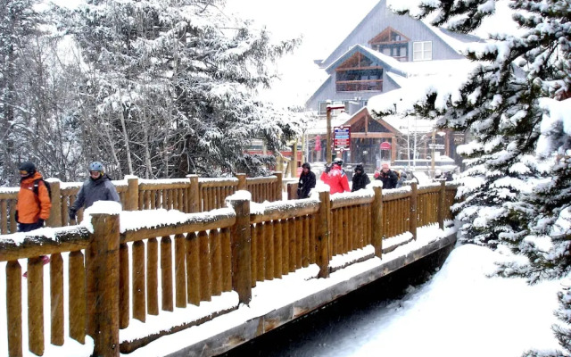 Arapahoe Lodge
