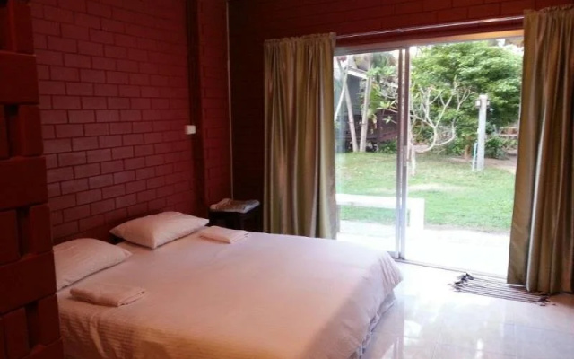 Ekanake Hotel @Thap Sakae