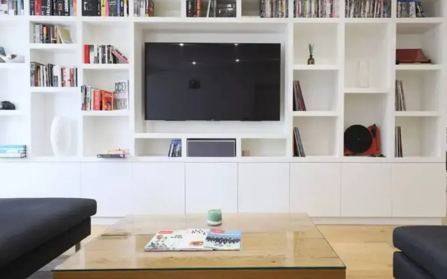 Modern 3 Bedroom Camden Flat With Garden