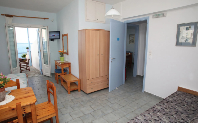 Agnadi Syros Beachfront Studios & Rooms