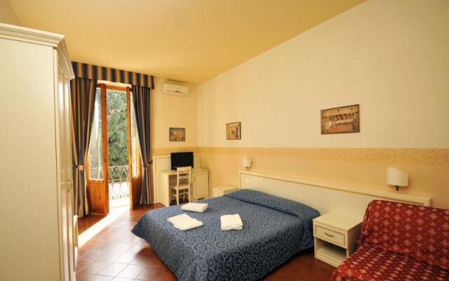 Hotel Marine комната для гостей