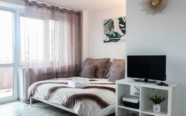 Отель Sunny City Center Apartment Польша, Варшава - отзывы, цены и фото номеров - забронировать отель Sunny City Center Apartment онлайн комната для гостей