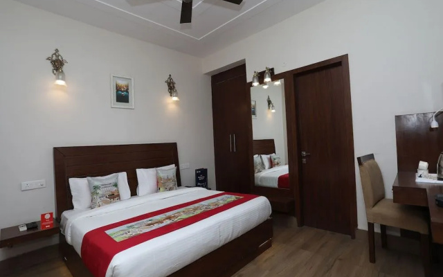 OYO 10380 Hotel The Green Majestic
