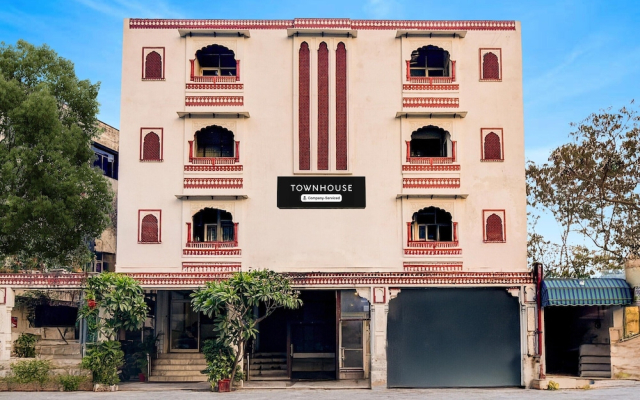 Townhouse Chandpole Metro Station 2